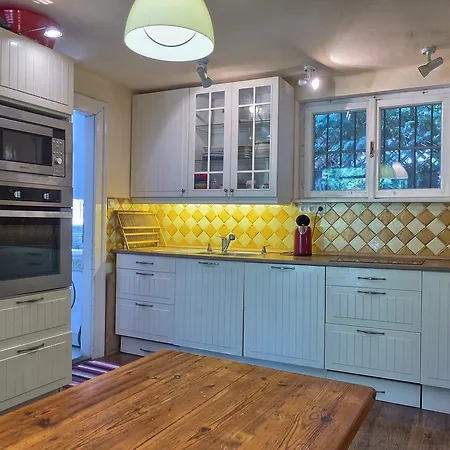 Holiday home Family Gardony